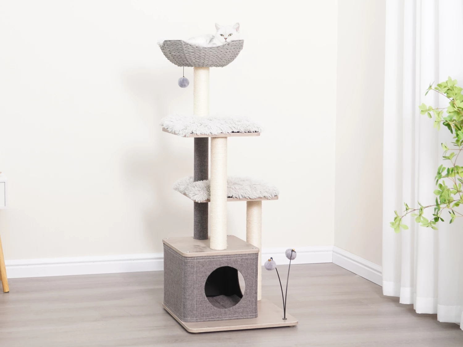 Leon 4 Leon - Image 2